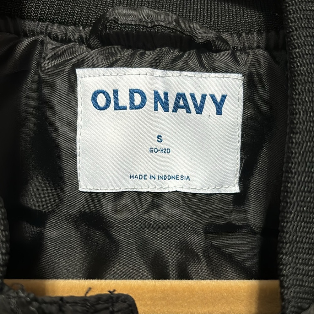 Old Navy size small Go-H20 black bomber style jacket - Picture 2 of 9